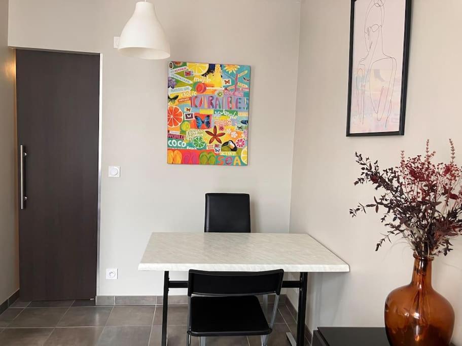 Cosy Equipe Et Parking Couvert Prive Aux Portes De Apartment *